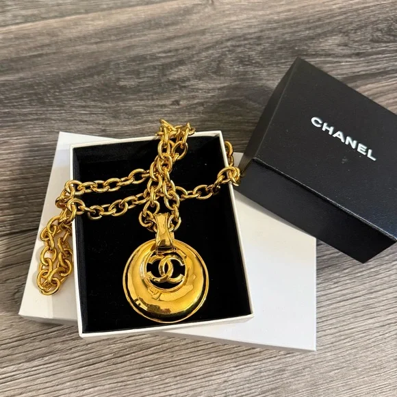 CHANEL Vintage Gold CC Crescent Pendant Chain Necklace